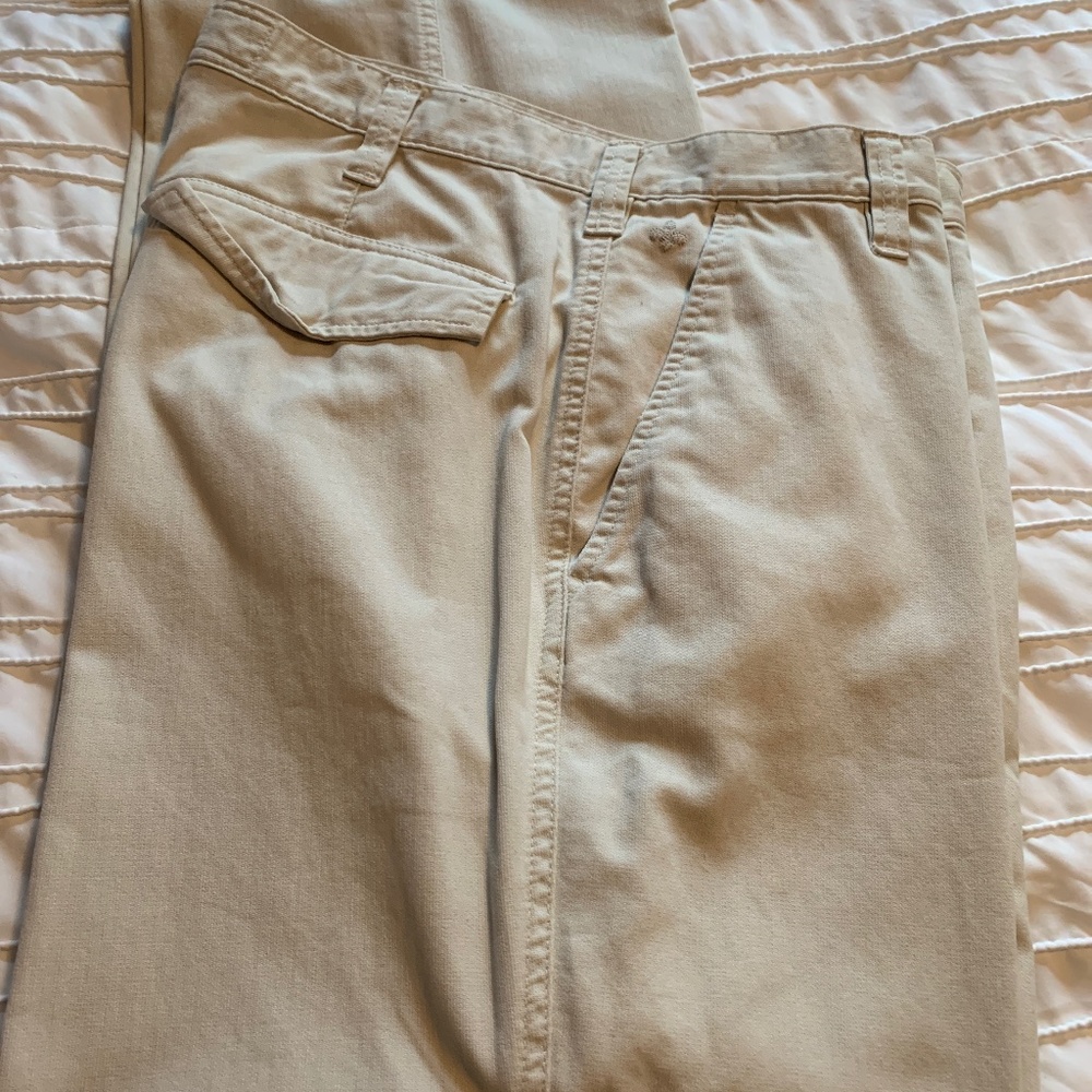 Men’s pants, front pockets, no pleats, back pocket closures